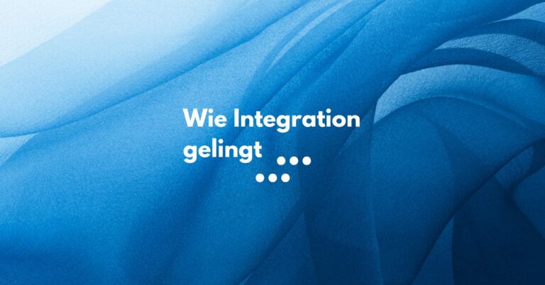 Schriftzug zu Integration auf blauem Hintergrund